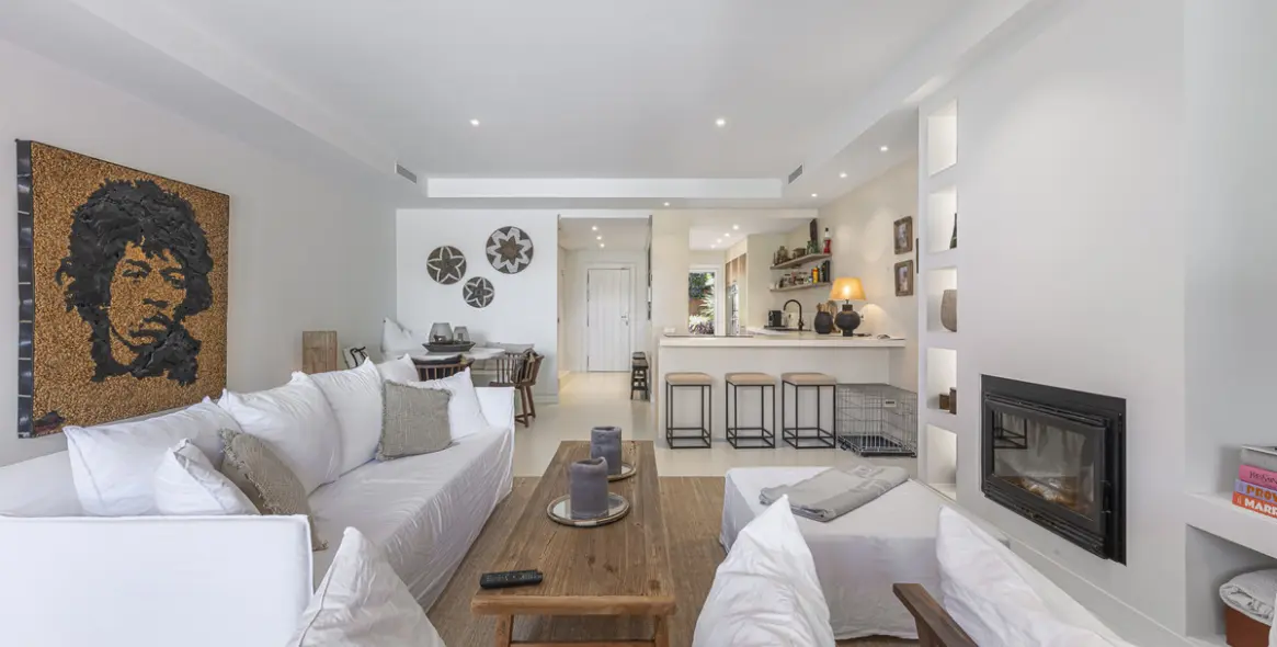 Sale of townhouse in The Golden Mile 6