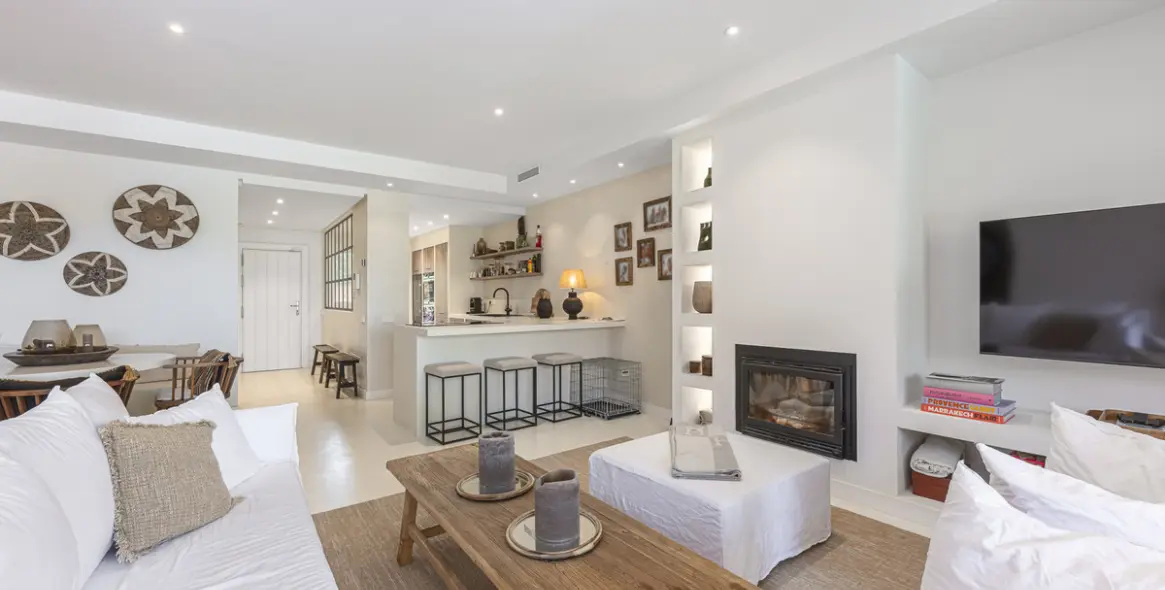 Sale of townhouse in The Golden Mile 7
