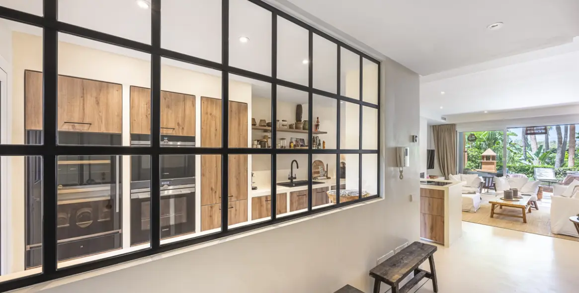 Sale of townhouse in The Golden Mile 15