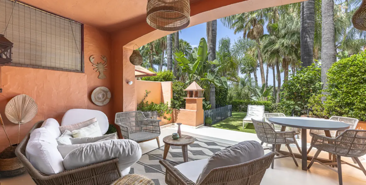 Sale of townhouse in The Golden Mile 16