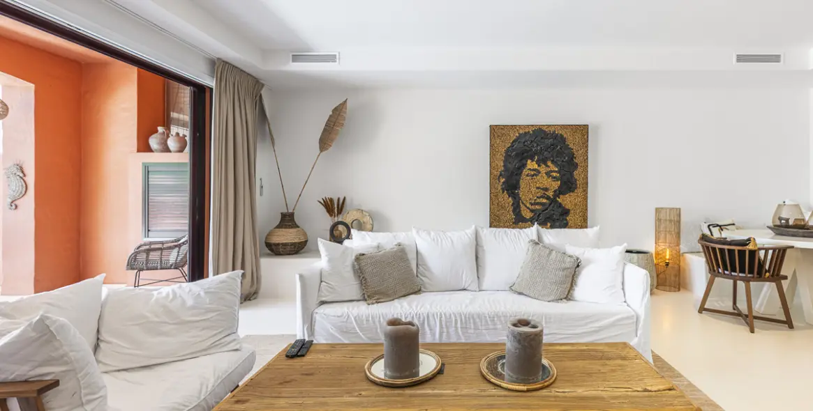 Sale of townhouse in The Golden Mile 17