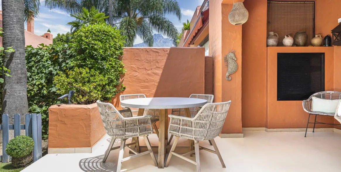 Sale of townhouse in The Golden Mile 18