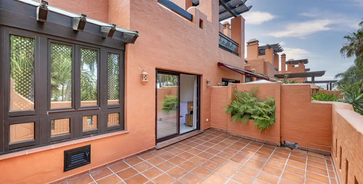 Sale of townhouse in The Golden Mile 23