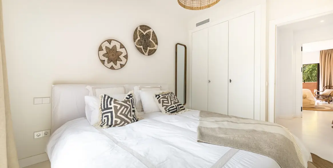 Sale of townhouse in The Golden Mile 24