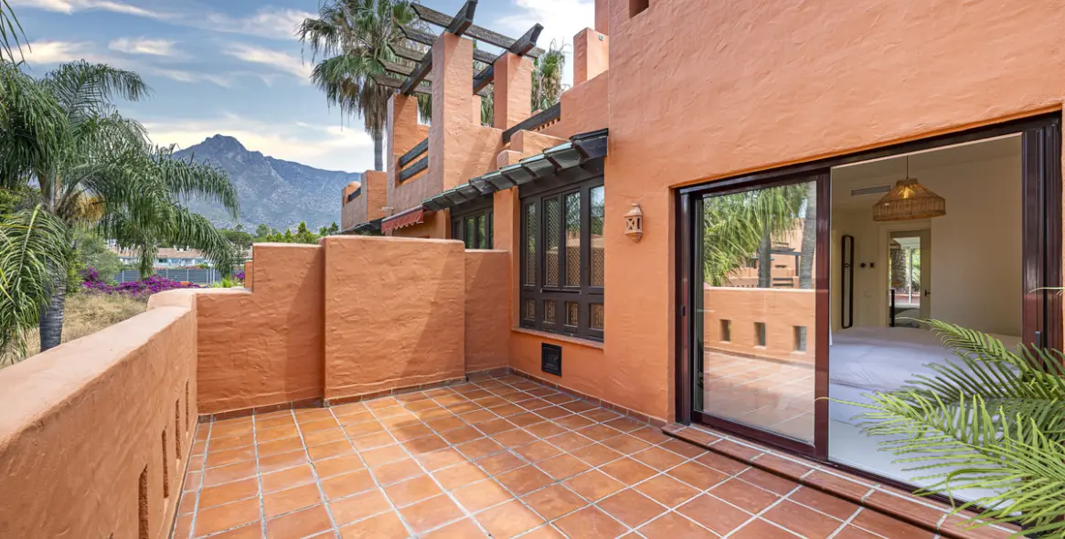 Sale of townhouse in The Golden Mile 25