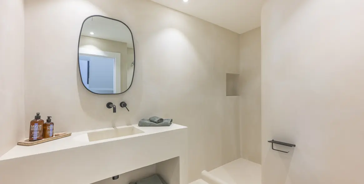 Sale of townhouse in The Golden Mile 26