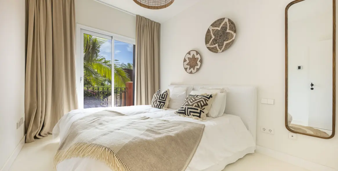 Sale of townhouse in The Golden Mile 27
