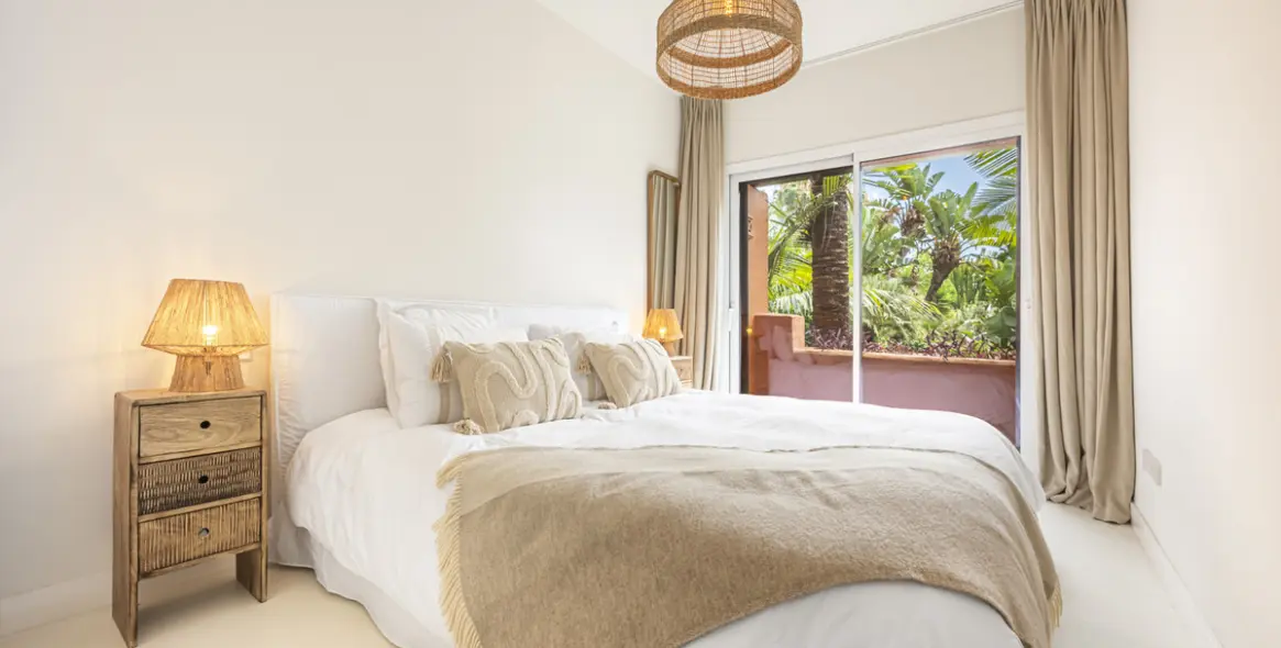 Sale of townhouse in The Golden Mile 29