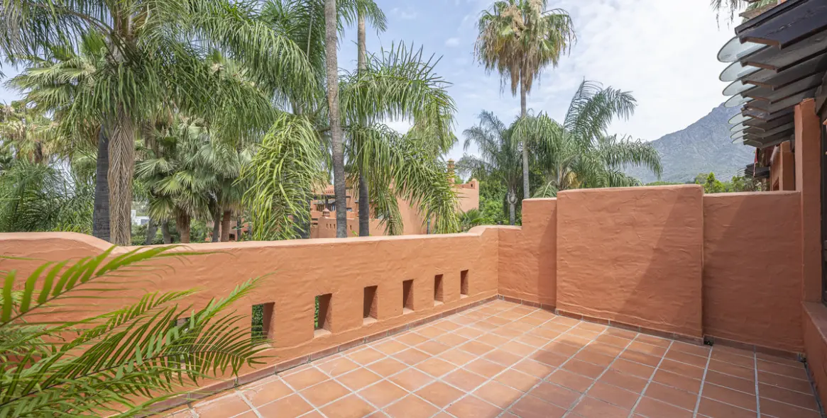Sale of townhouse in The Golden Mile 30
