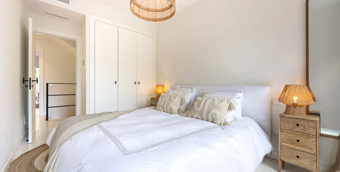 Sale of townhouse in The Golden Mile 31