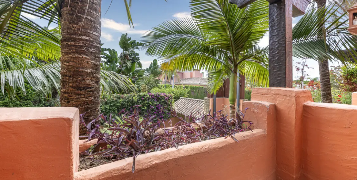 Sale of townhouse in The Golden Mile 32