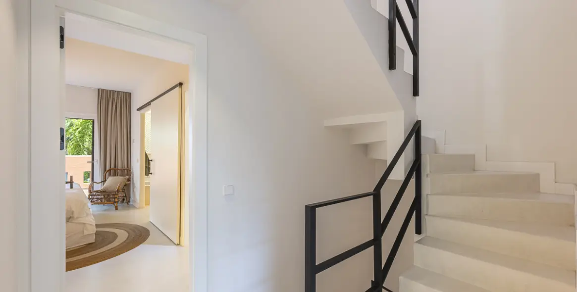 Sale of townhouse in The Golden Mile 37