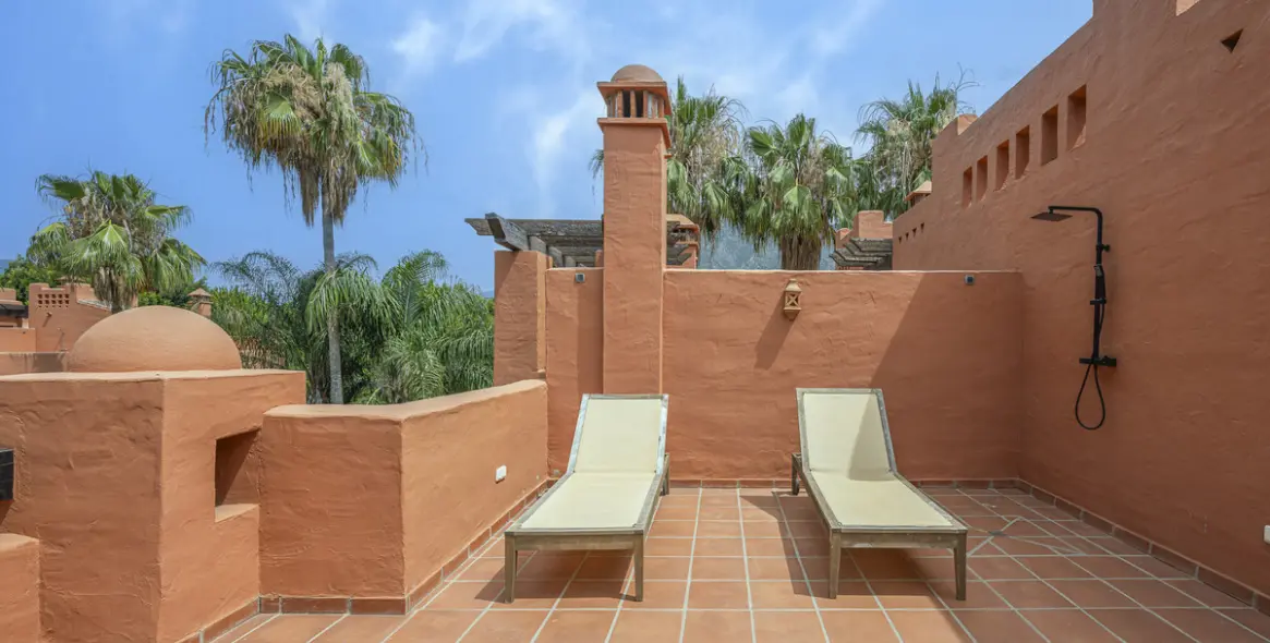 Sale of townhouse in The Golden Mile 38