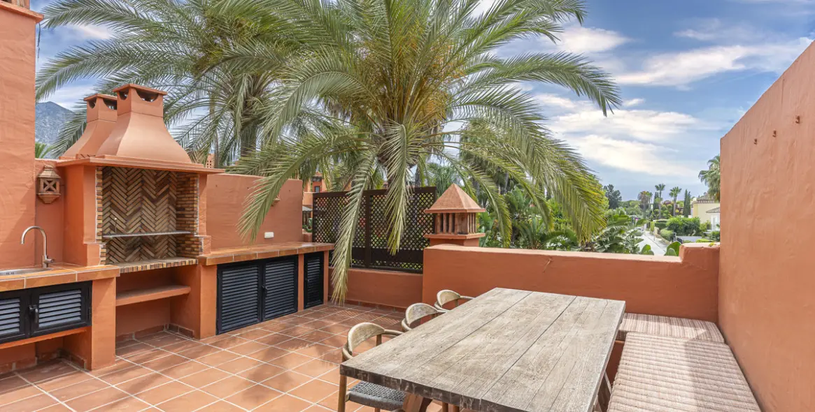 Sale of townhouse in The Golden Mile 39