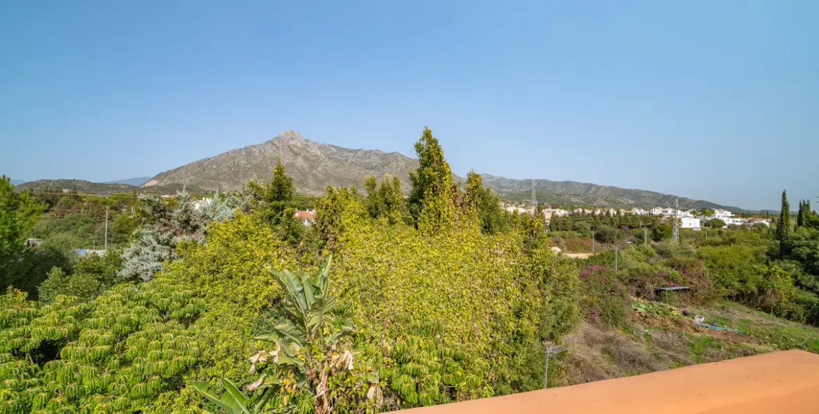 Sale of townhouse in The Golden Mile 40