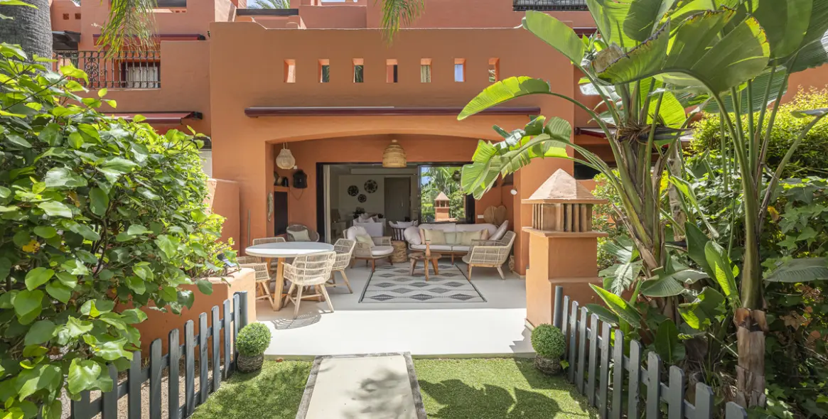 Sale of townhouse in The Golden Mile 44