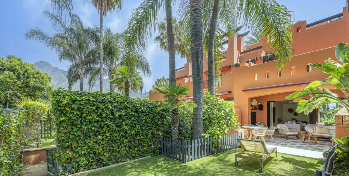 Sale of townhouse in The Golden Mile 48