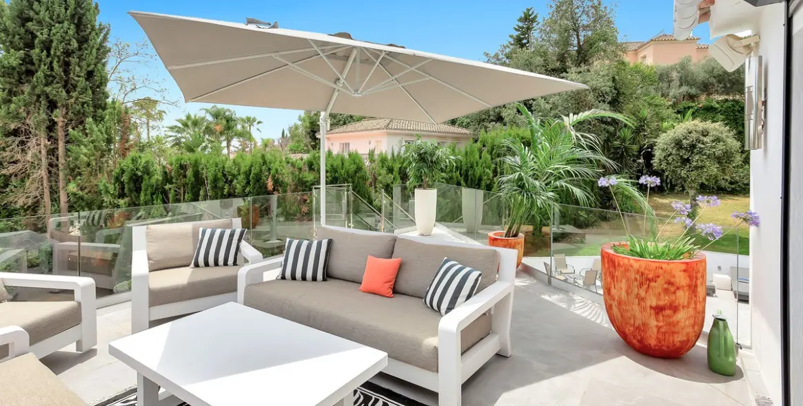 Sale of detached villa in El Rosario 3