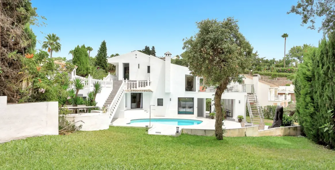 Sale of detached villa in El Rosario 6