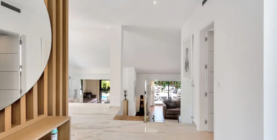 Sale of detached villa in El Rosario 18