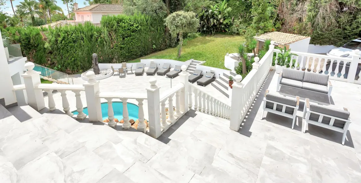 Sale of detached villa in El Rosario 43