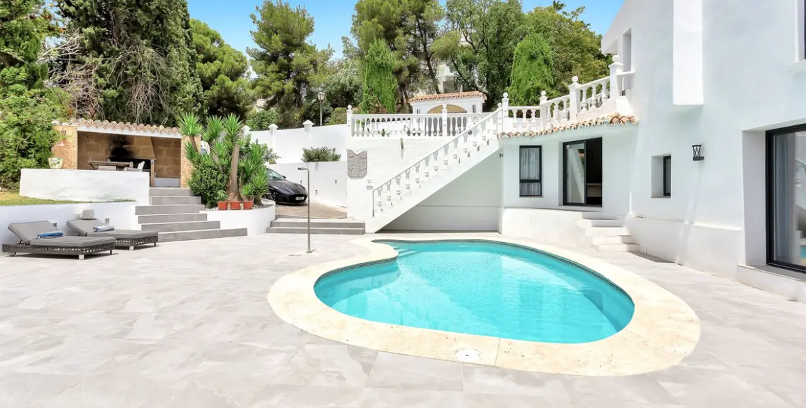 Sale of detached villa in El Rosario 45