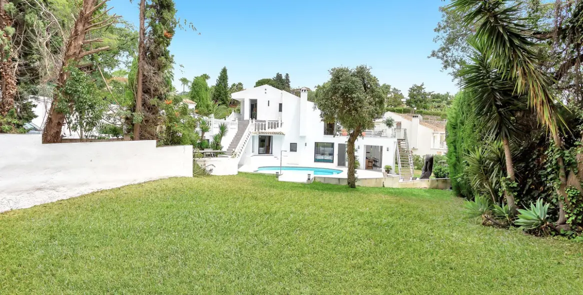 Sale of detached villa in El Rosario 91