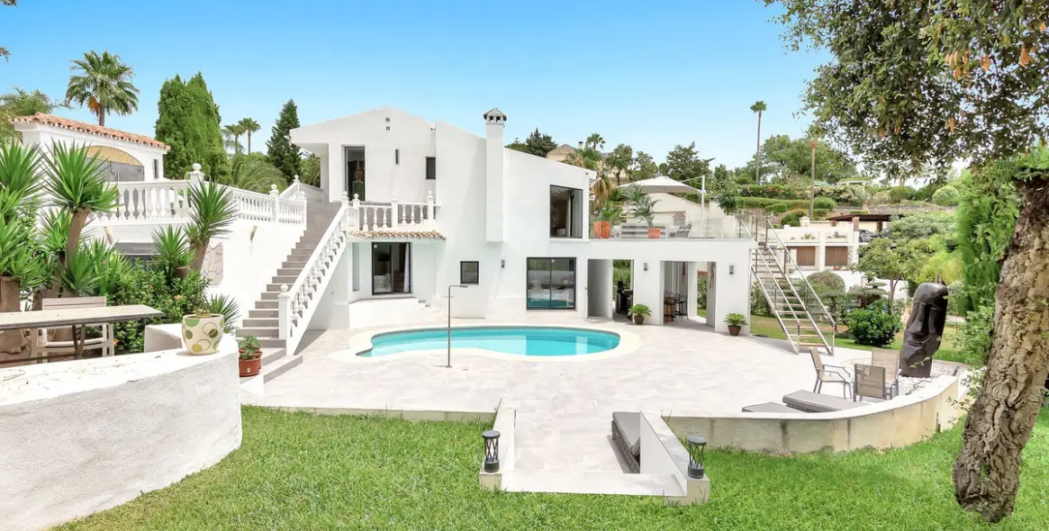 Sale of detached villa in El Rosario 92