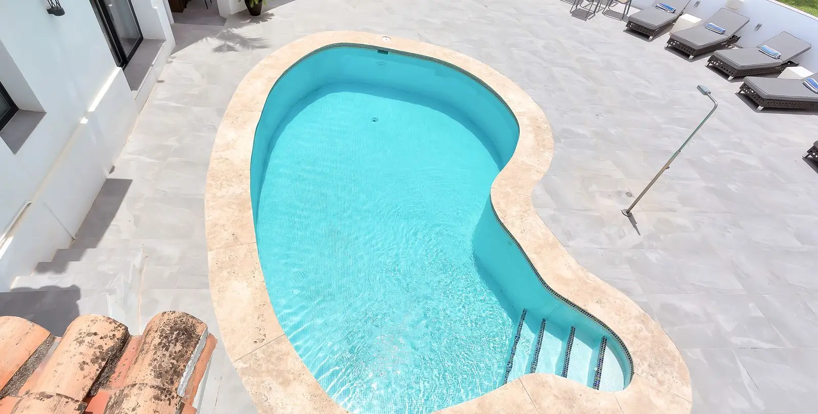 Venta de villa independiente en El Rosario 11