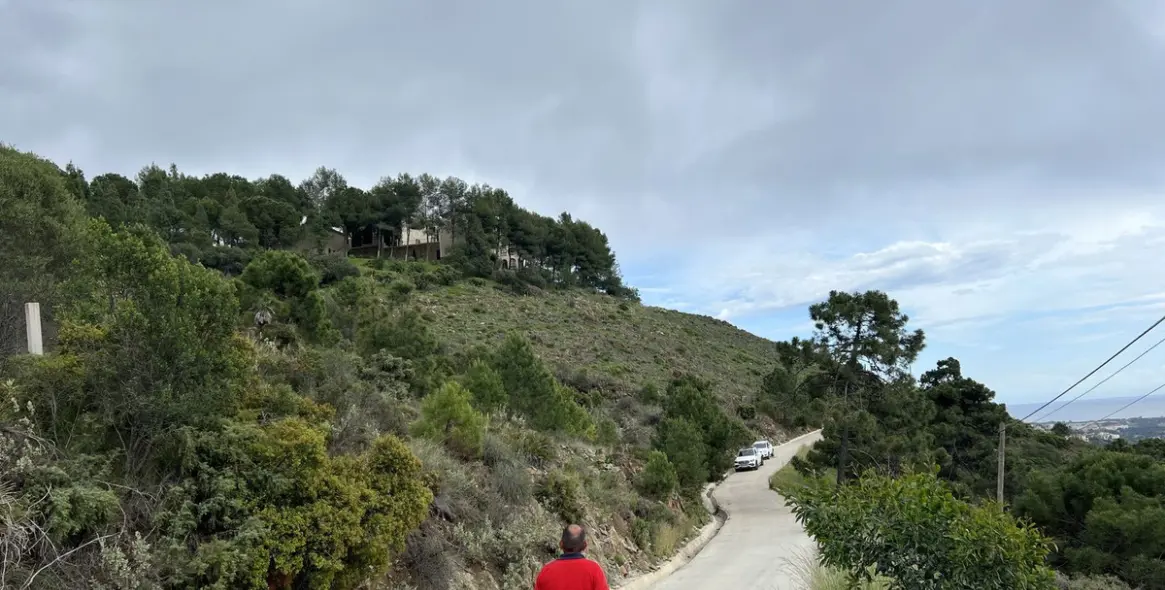 Sale of residential plot in El Madroñal 4