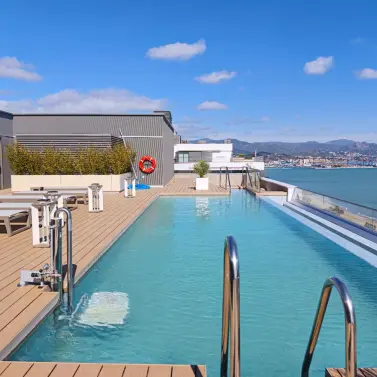 Sale of middle floor apartment in Malaga
