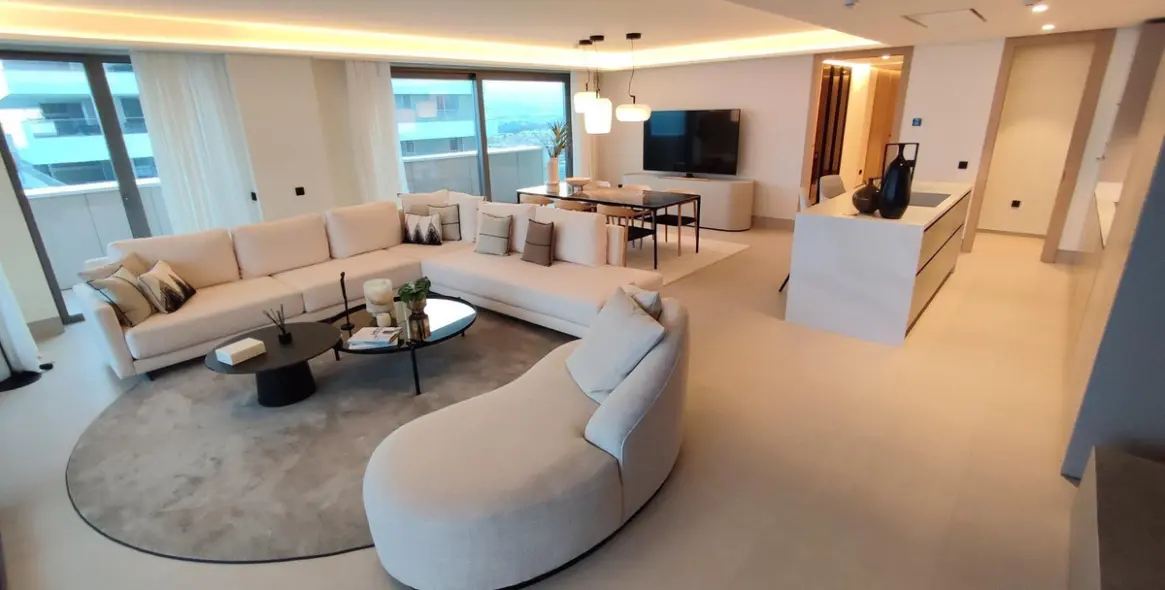 Sale of middle floor apartment in Malaga 26
