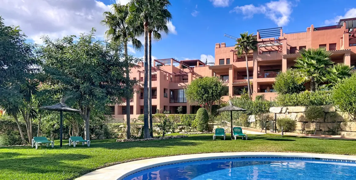 Venta de apartamento en planta media en Manilva 2