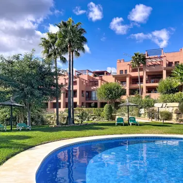Venta de apartamento en planta media en Manilva