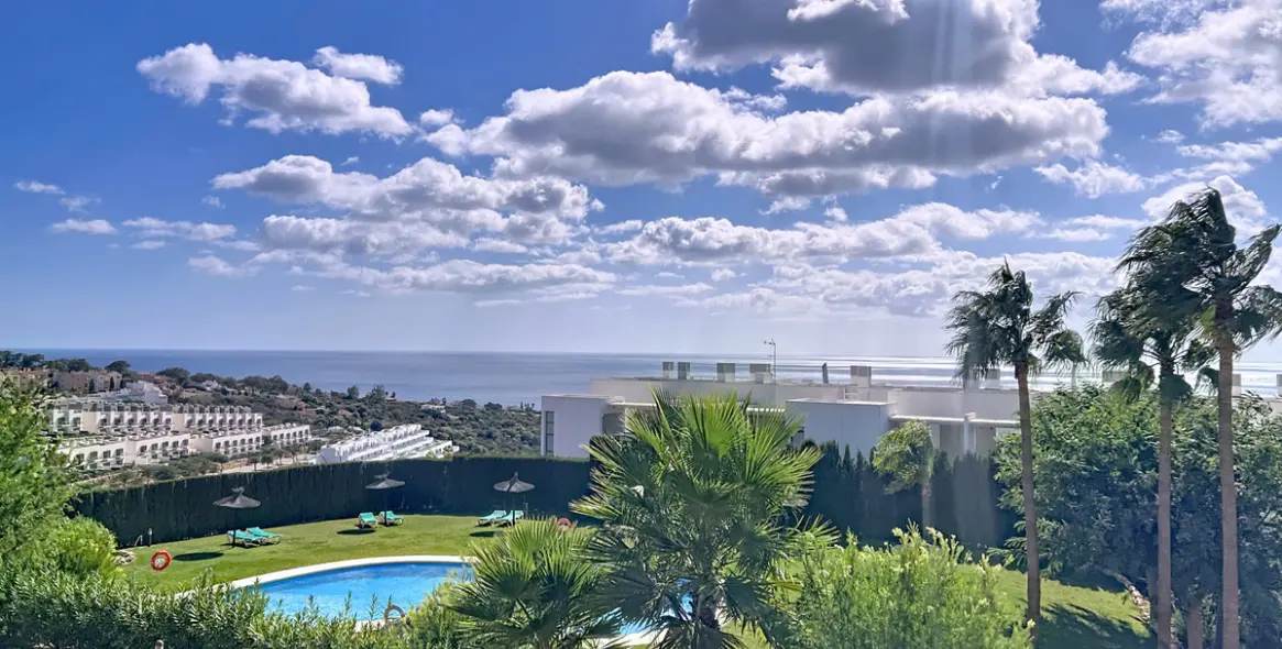 Venta de apartamento en planta media en Manilva 5