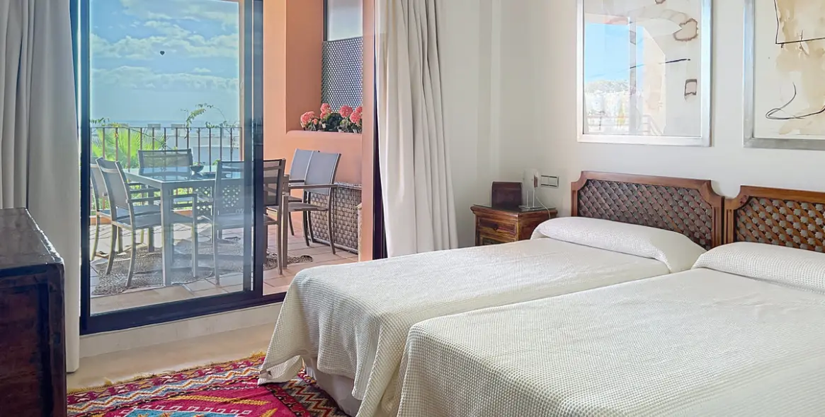Venta de apartamento en planta media en Manilva 15