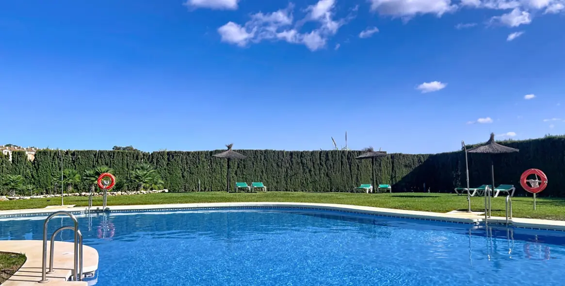 Venta de apartamento en planta media en Manilva 18