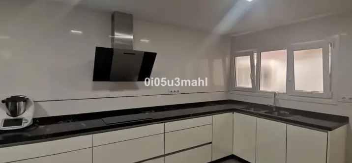 Venta de apartamento en planta media en El Palo 0