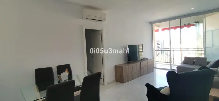 Venta de apartamento en planta media en El Palo 3