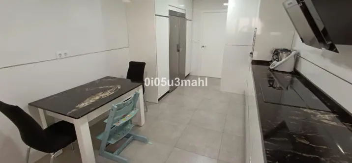Venta de apartamento en planta media en El Palo 4