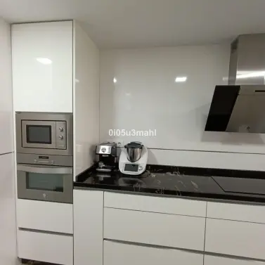 Venta de apartamento en planta media en El Palo