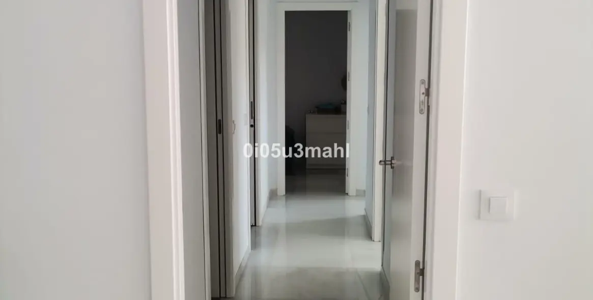 Venta de apartamento en planta media en El Palo 21