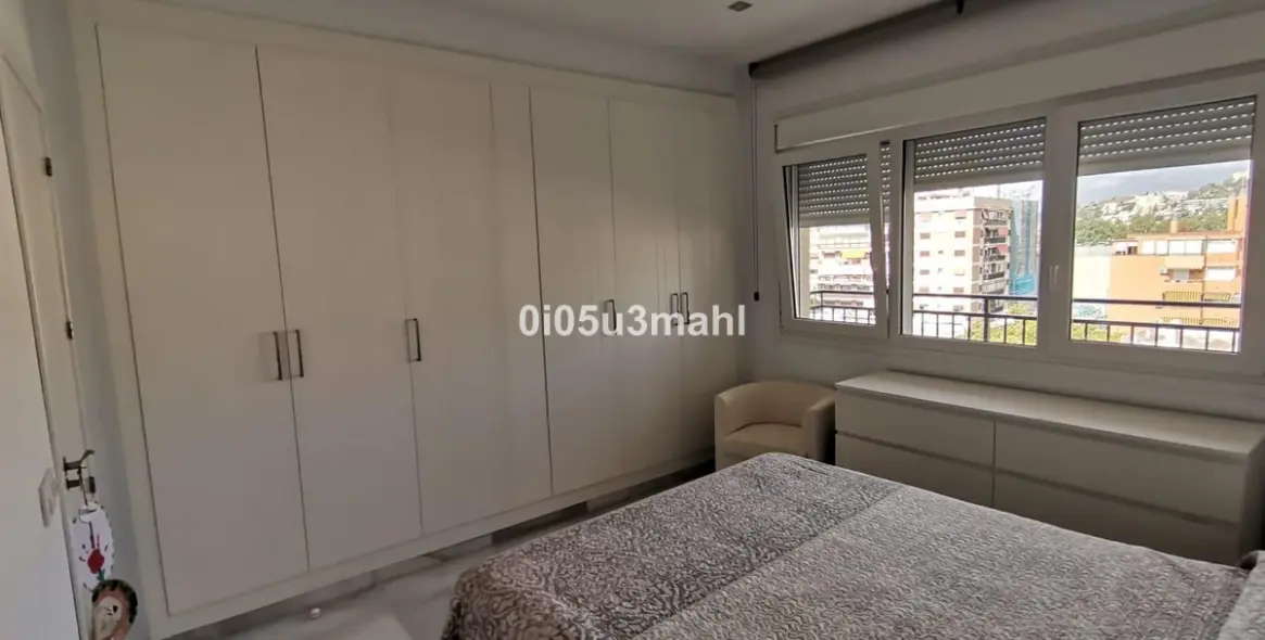 Venta de apartamento en planta media en El Palo 22