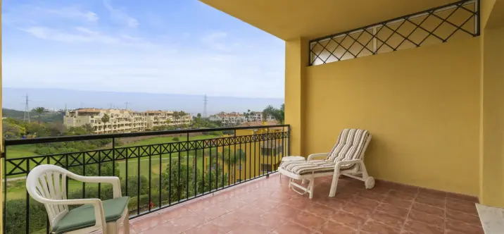 Venta de apartamento en planta media en Mijas Costa 1
