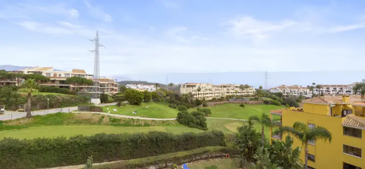 Venta de apartamento en planta media en Mijas Costa 2