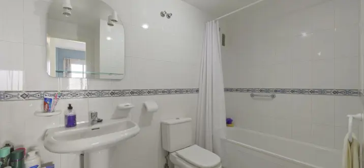 Venta de apartamento en planta media en Mijas Costa 4