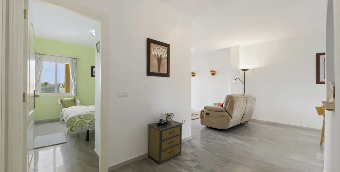 Продажа апартаментов на среднем этаже в Mijas Costa 12