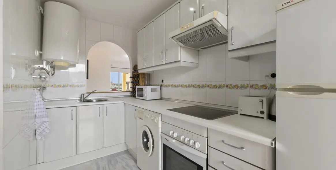 Продажа апартаментов на среднем этаже в Mijas Costa 14