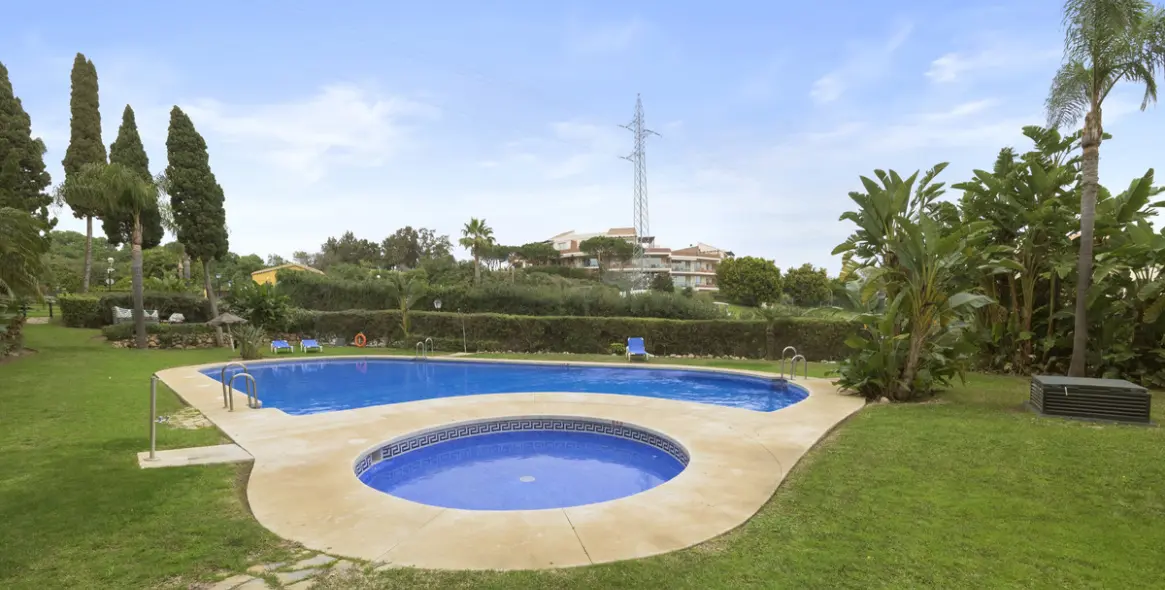 Продажа апартаментов на среднем этаже в Mijas Costa 24