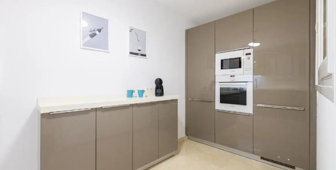 Sale of middle floor apartment in Fuengirola 10